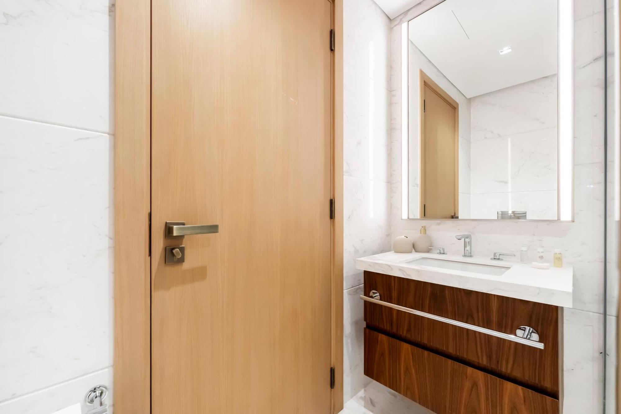 Fam Living - Rp Heights - 3 Mins Walk To Burj Khalifa & Dubai Mall Downtown ドバイ エクステリア 写真